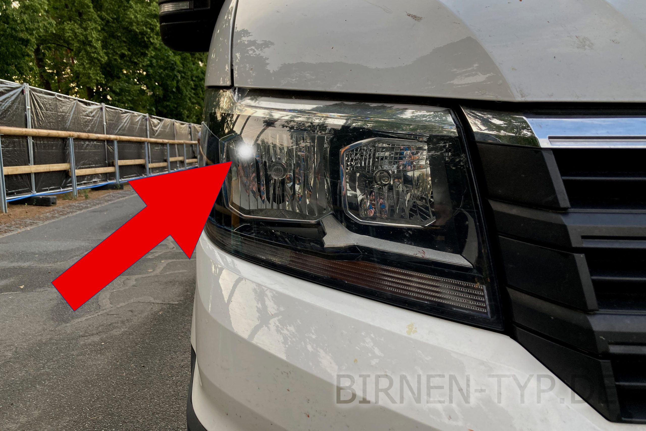 Standlicht-Birne für den Halogen-Front-Scheinwerfer des Volkswagen VW Grand California 1 2016 heute links bzw. rechts ist defekt Die korrekte W5W -Birne wechseln