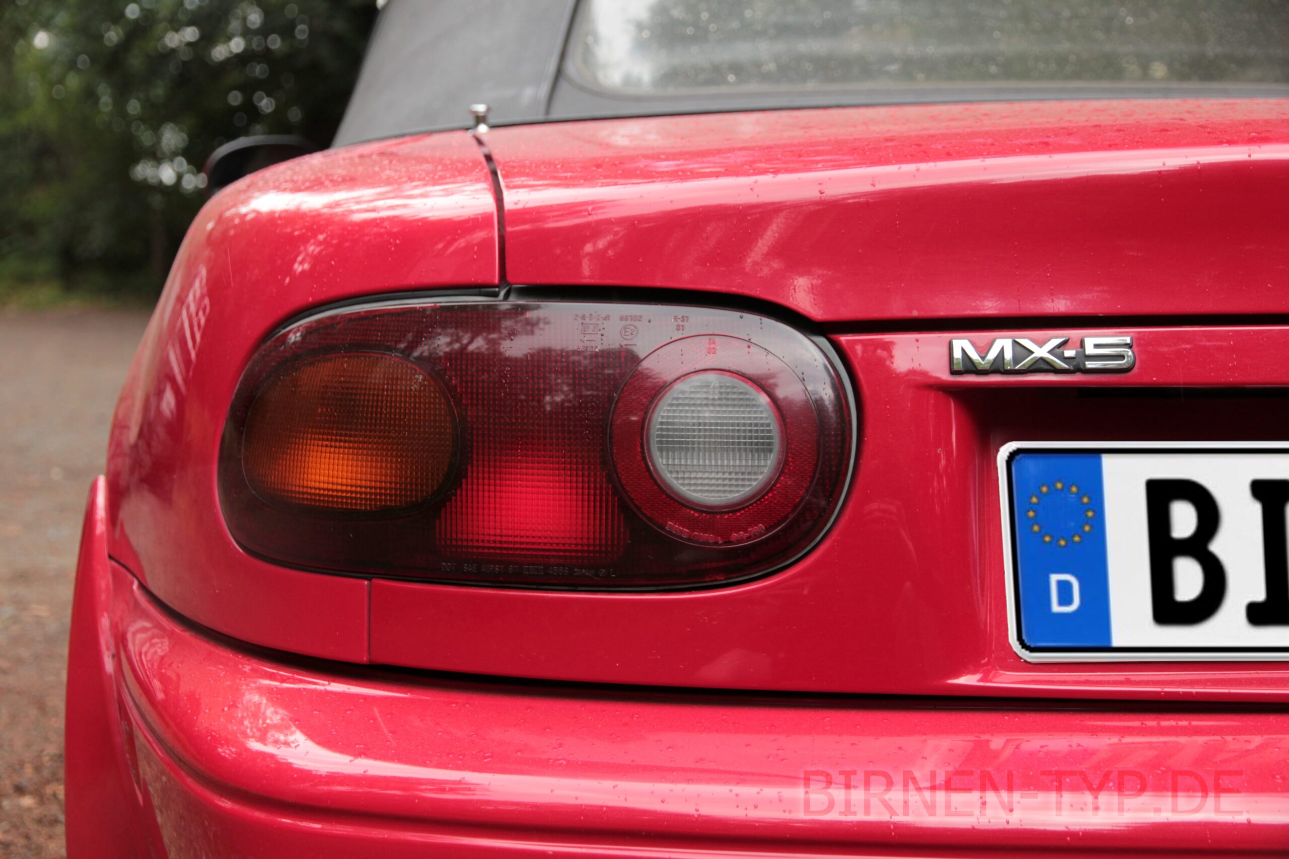 Dies ist die Rückleuchte mit Rücklicht des Mazda MX-5 MIata 1 NA