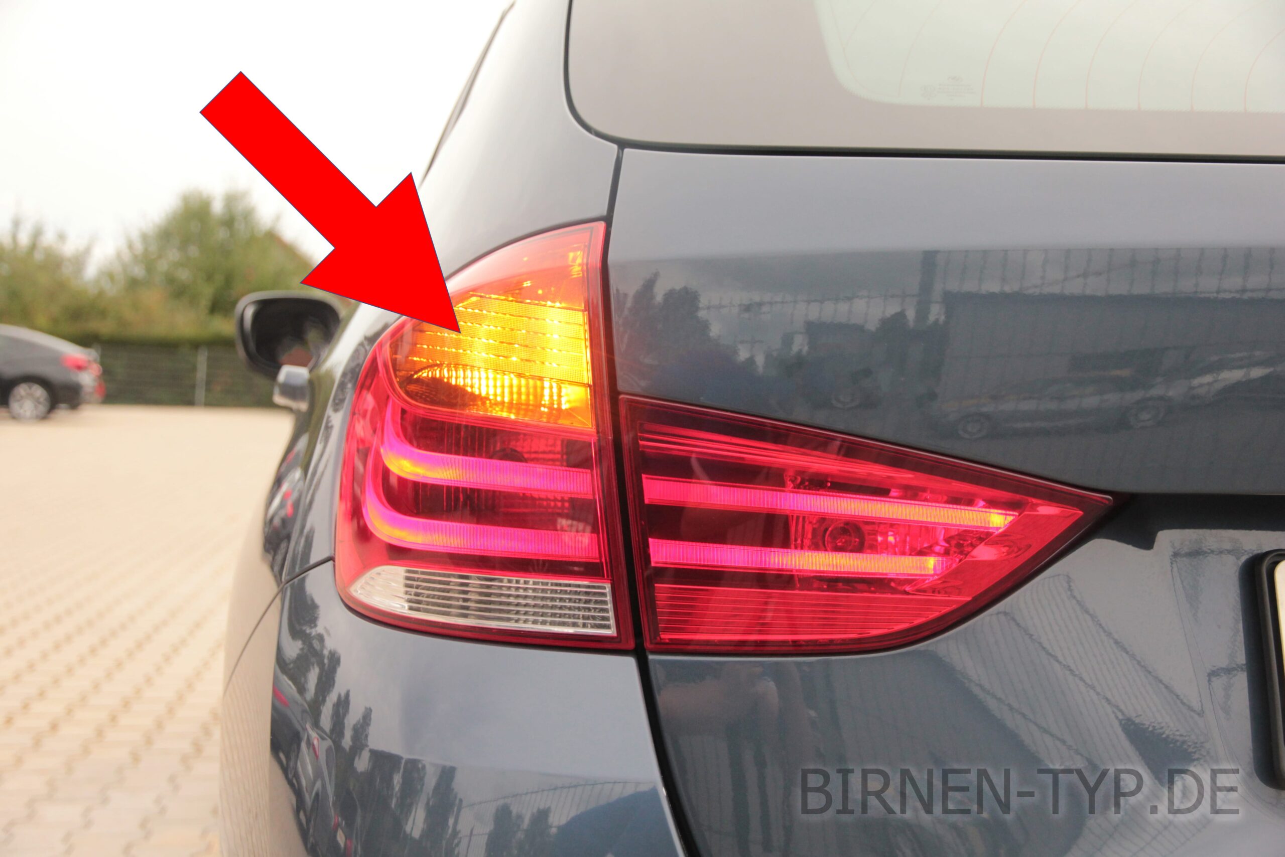 Blinker-Birne hinten links oder rechts im Rücklicht des BMW X1 1 geht nicht Welche ist die korrekte Birne PY21W Wackelkontakt