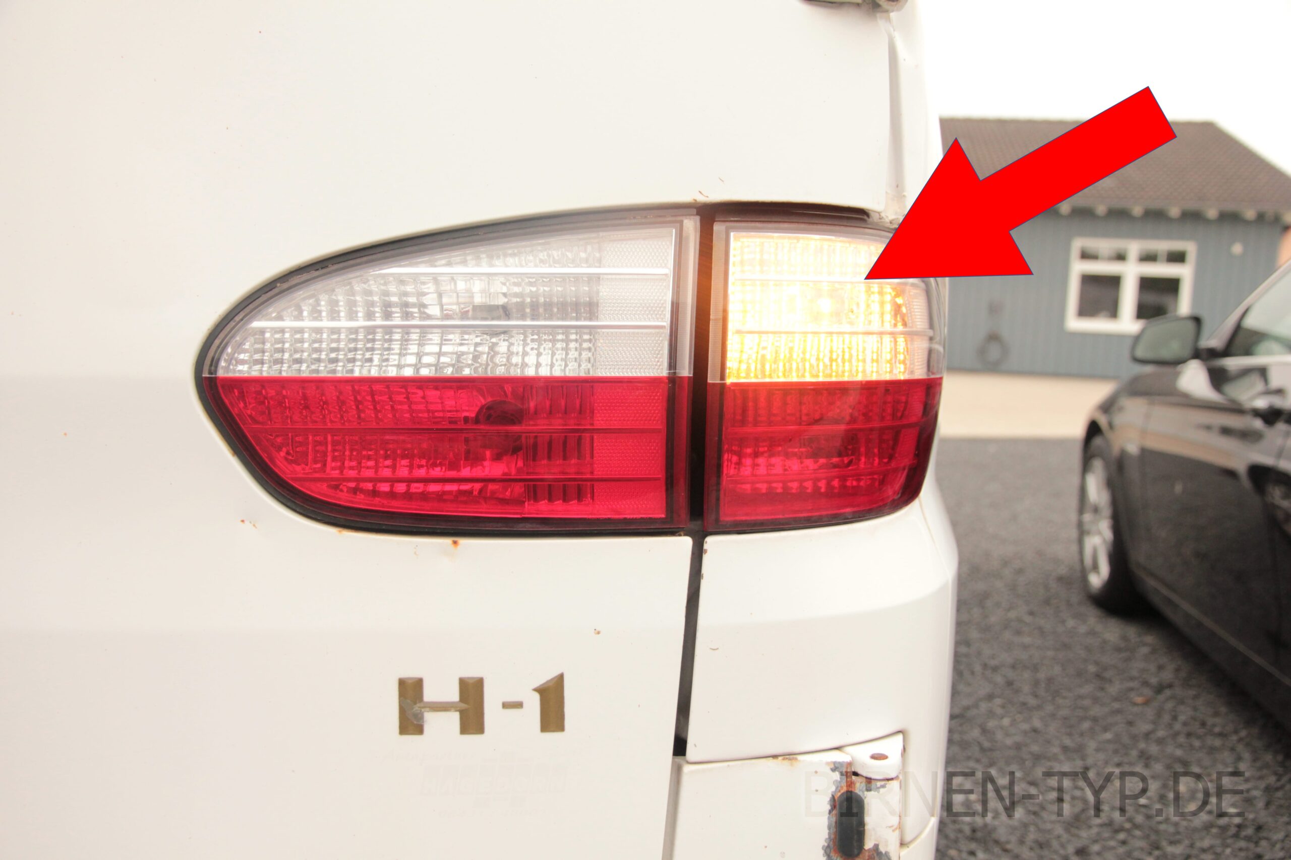 Blinker-Birne hinten links oder rechts im Rücklicht des Hyundai H-1 Starex Libero 1 geht nicht Welche ist die korrekte Birne PY21W Wackelkontakt