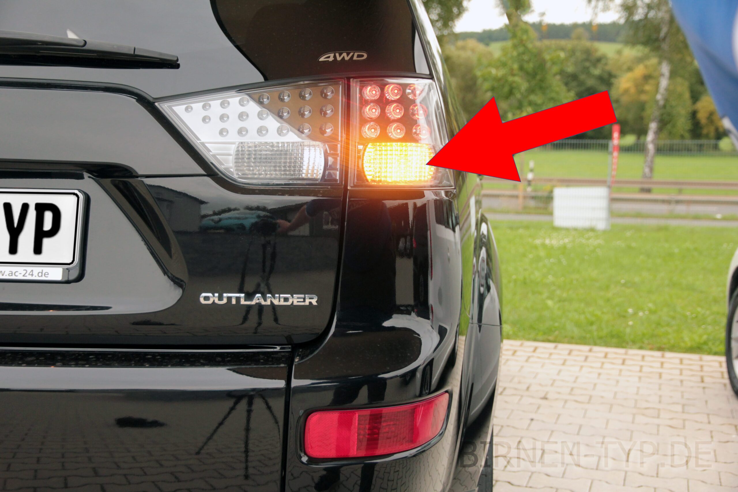 Blinker-Birne hinten links oder rechts im Rücklicht des Mitsubishi Outlander 2 geht nicht Welche ist die korrekte Birne WY21W Wackelkontakt