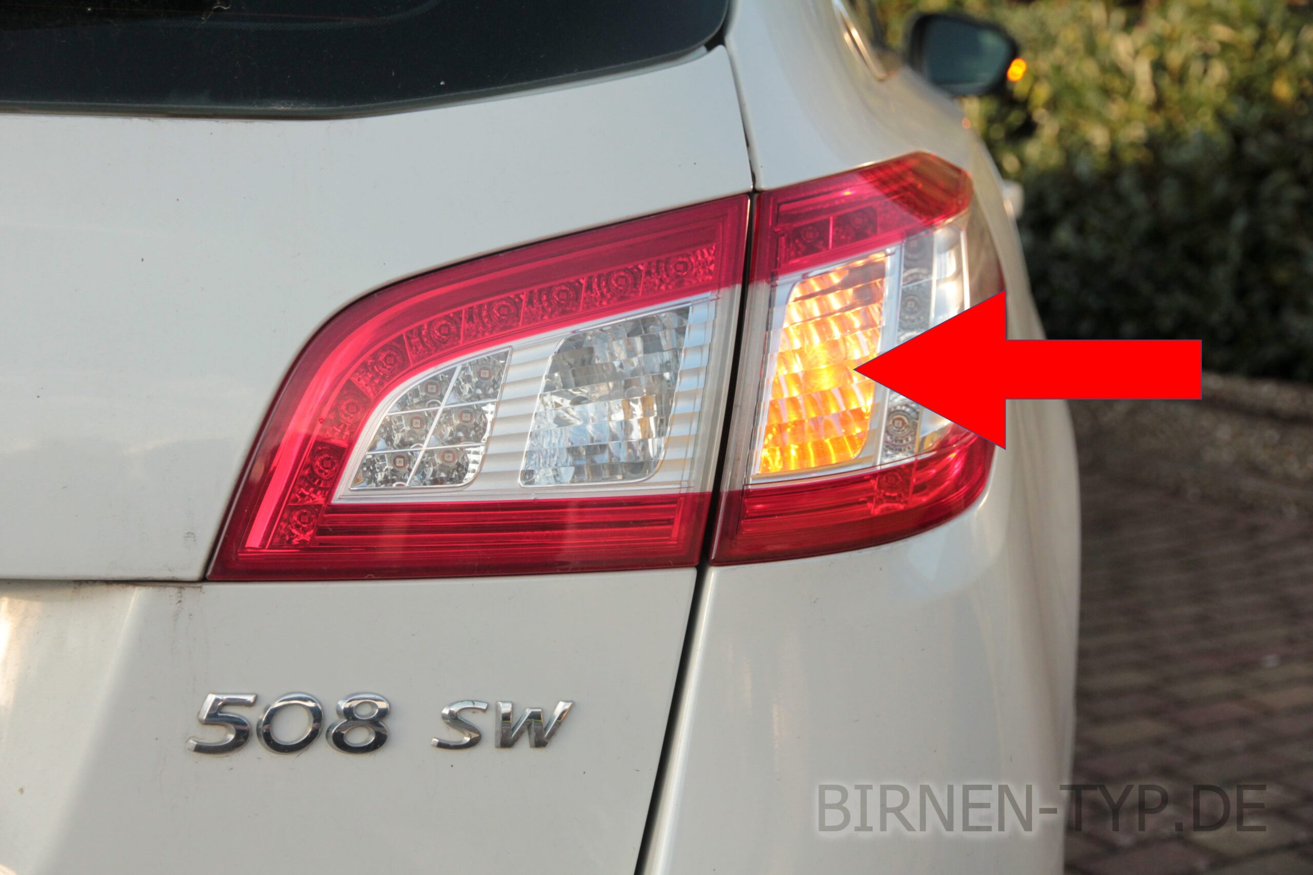 Blinker-Birne hinten links oder rechts im Rücklicht des Peugeot 508 1 geht nicht Welche ist die korrekte Birne PY21W Wackelkontakt