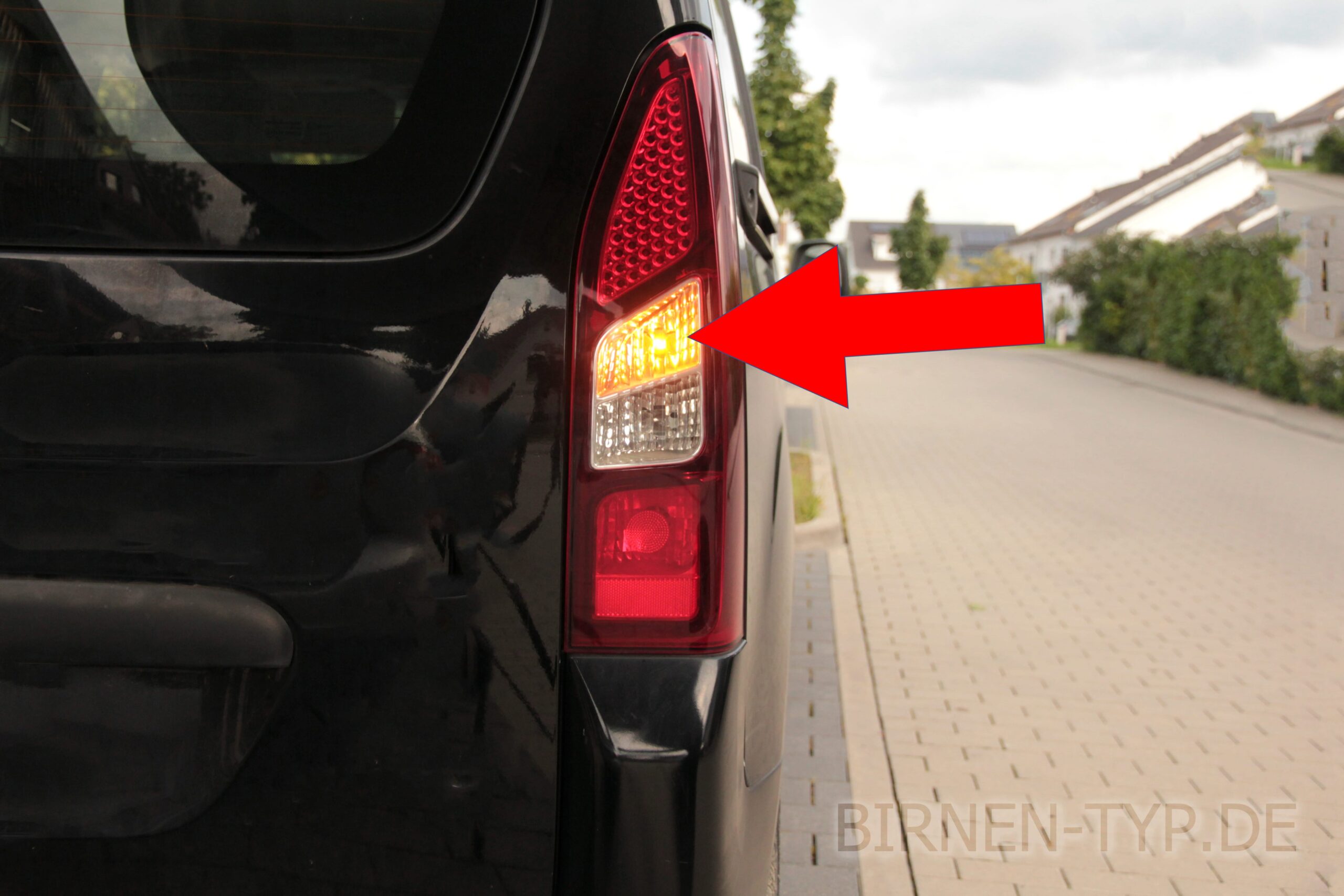 Blinker-Birne hinten links oder rechts im Rücklicht des Peugeot Partner Tepee 2 geht nicht Welche ist die korrekte Birne PY21W Wackelkontakt