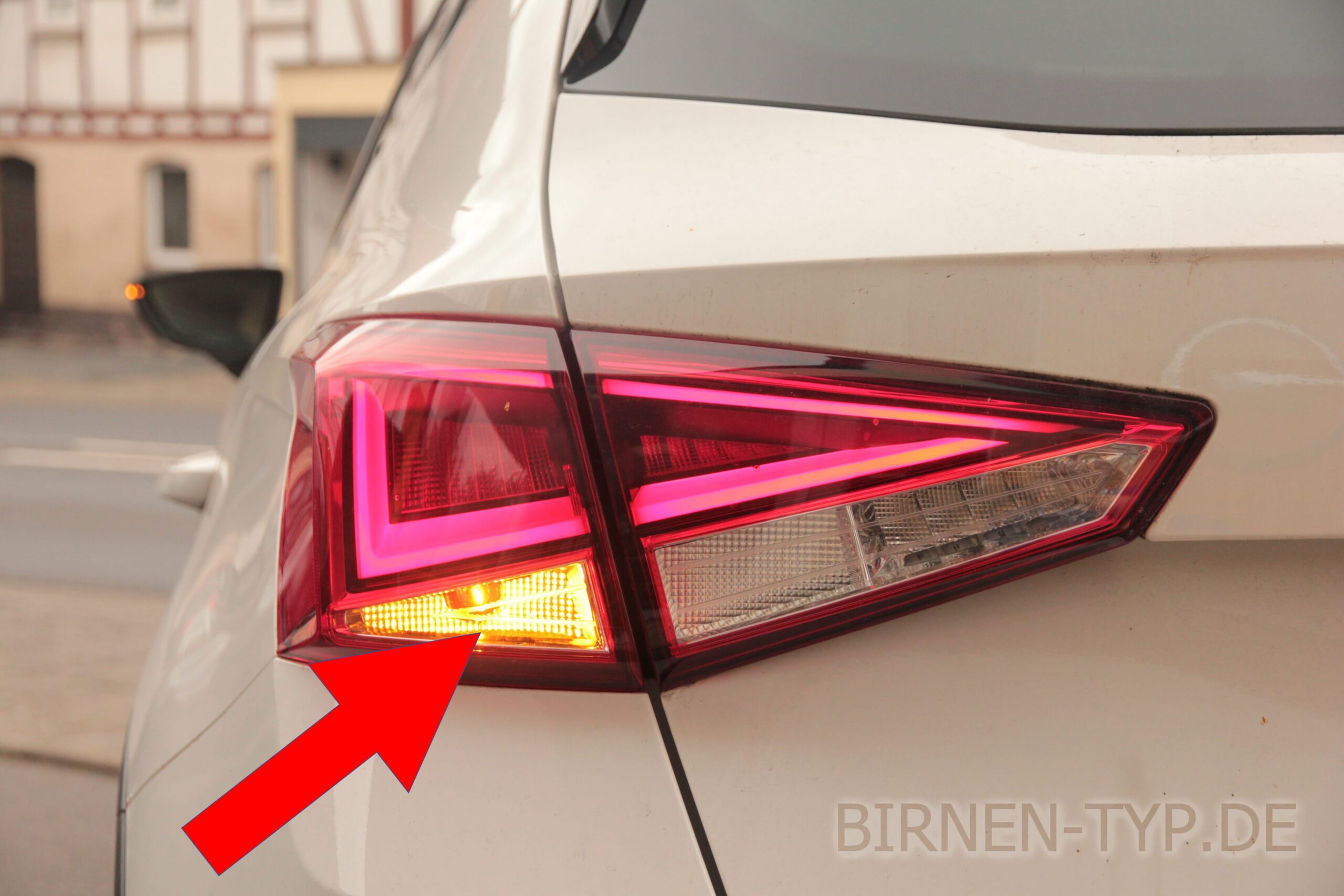 Blinker-Birne hinten links oder rechts im Rücklicht des Seat Arona 1 geht nicht Welche ist die korrekte Birne PY21W Wackelkontakt