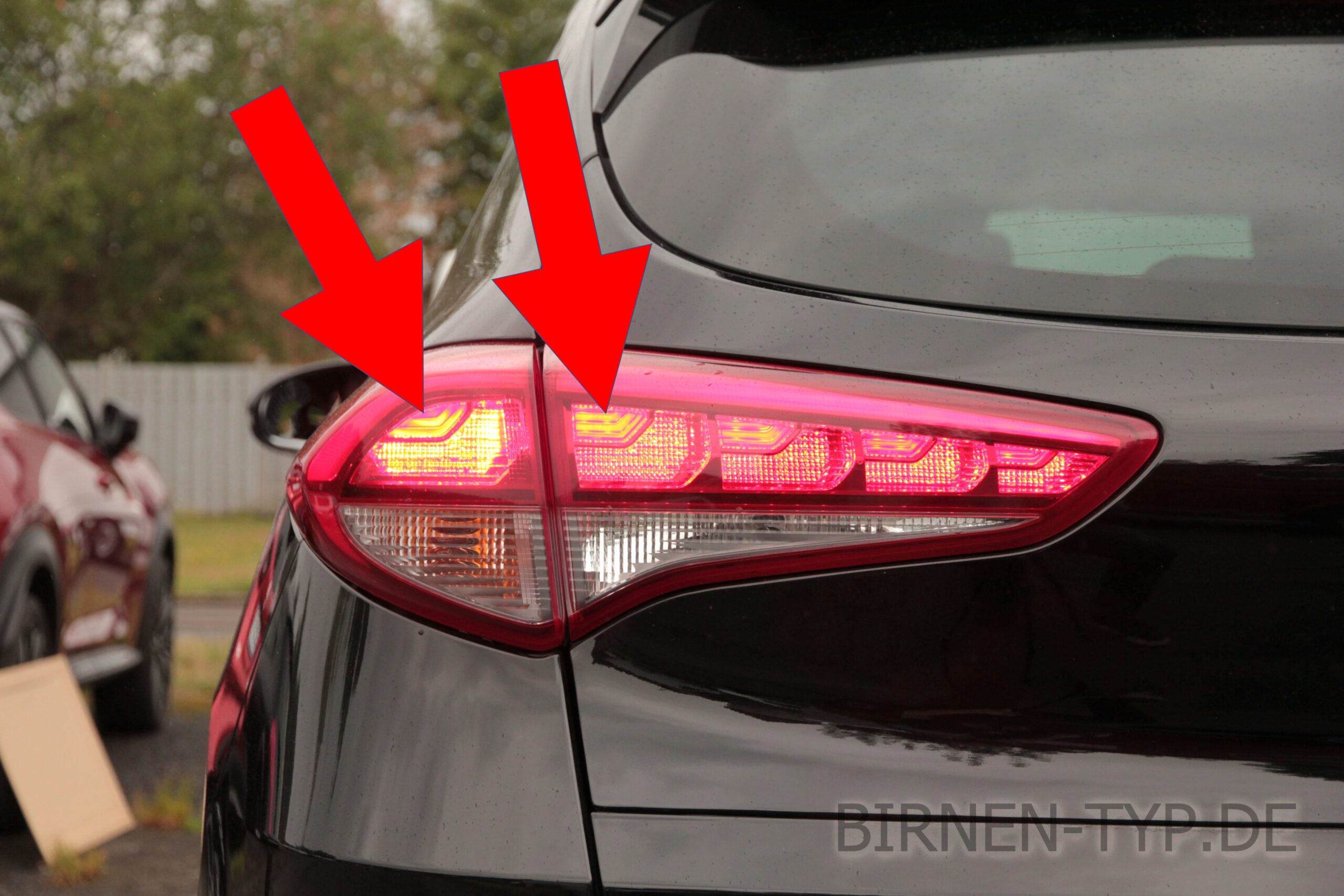 Bremslicht-Birne hinten links oder rechts im Rücklicht des Hyundai Tucson 3 geht nicht Dies ist die korrekte Birne und so wechselt man sie P215W