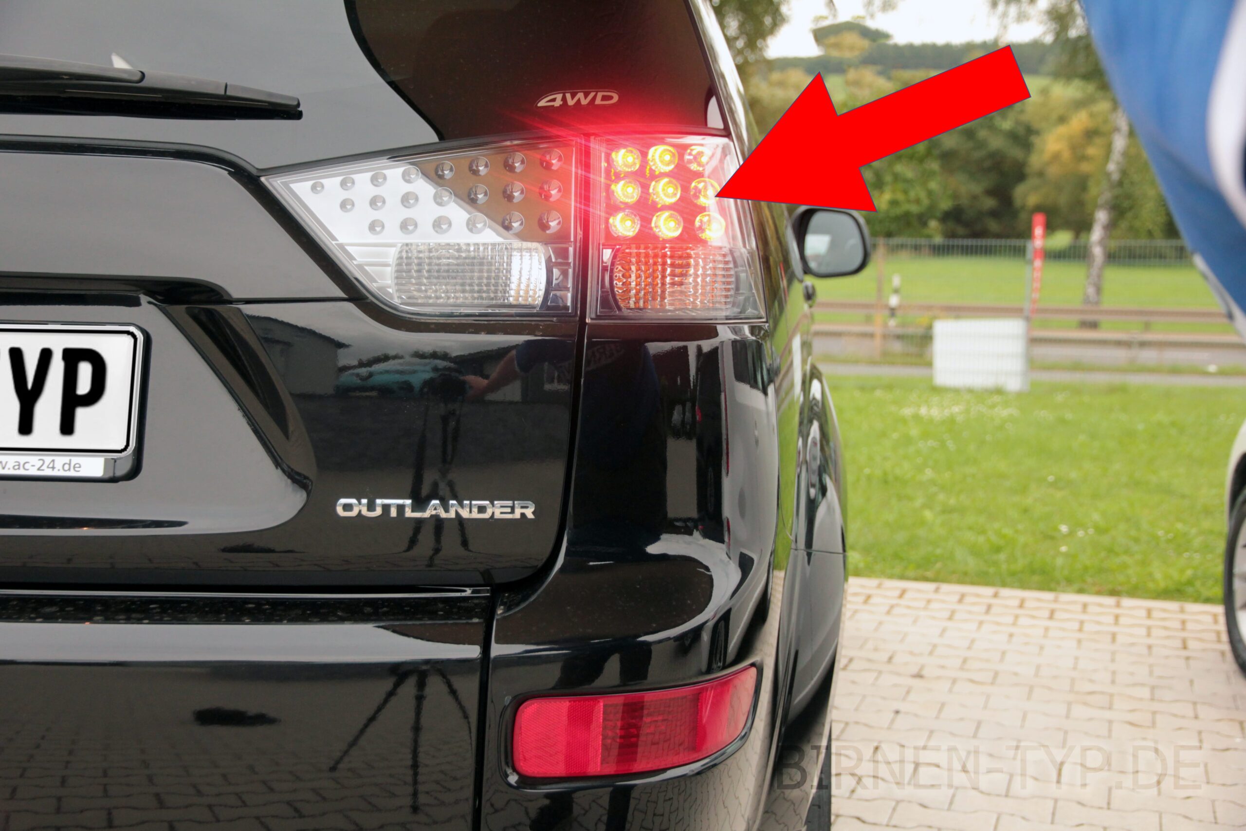 Bremslicht-Birne hinten links oder rechts im Rücklicht des Mitsubishi Outlander 2 geht nicht Dies ist die korrekte Birne und so wechselt man sie LED