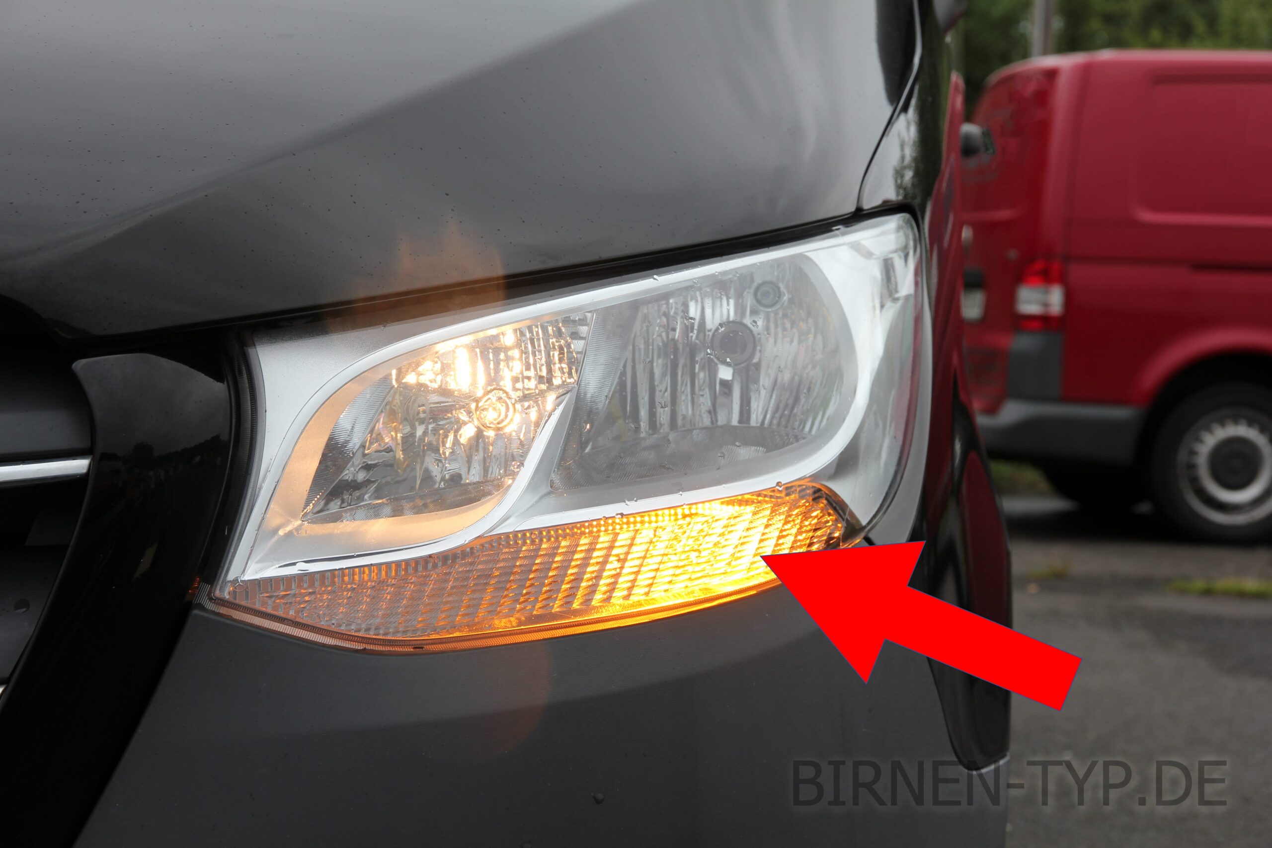 Die passende Blinker-Birne vorne links oder rechts im Halogen.Scheinwerfer des Mrcedes Benz Sprinter 3 (2018-heute) ist diese PY21W )