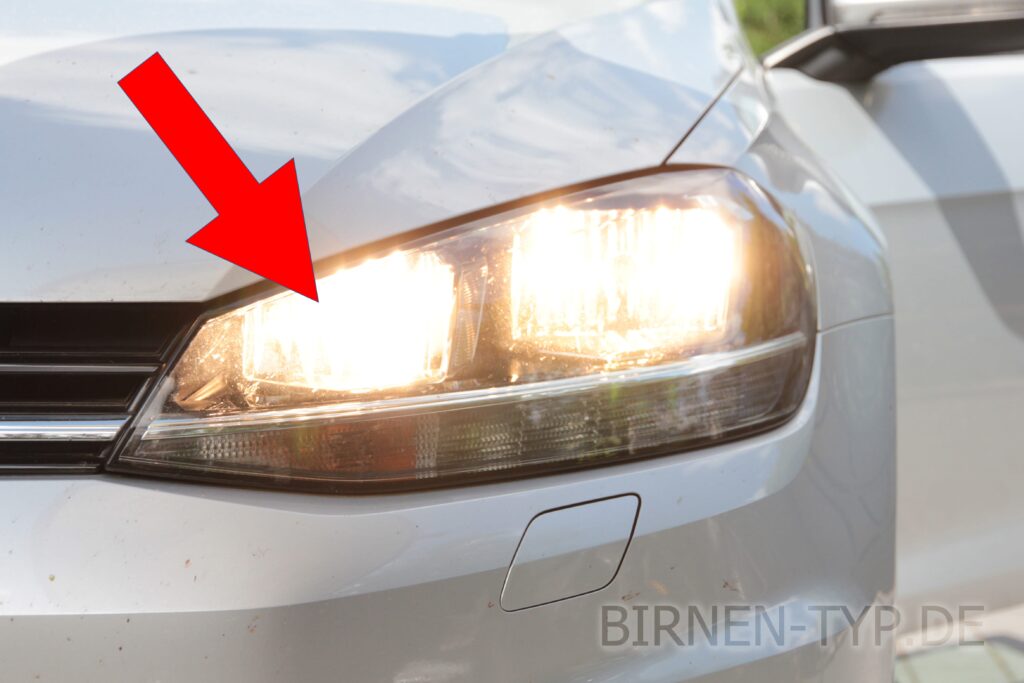 Fernlicht-Birne für den Facelift Halogen-Front-Scheinwerfer des Volkswagen VW Golf 7 links bzw. rechts geht nicht Die richtige H15 od. H9-Birne kaufen