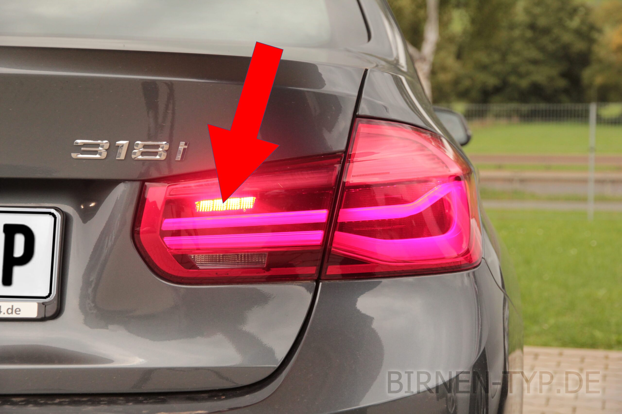 Nebelschlussleuchten-Birne hinten links oder rechts im Rücklicht des BMW 3er 6 geht nicht Welche ist die korrekte Birne Bild 1 H21W od. LED