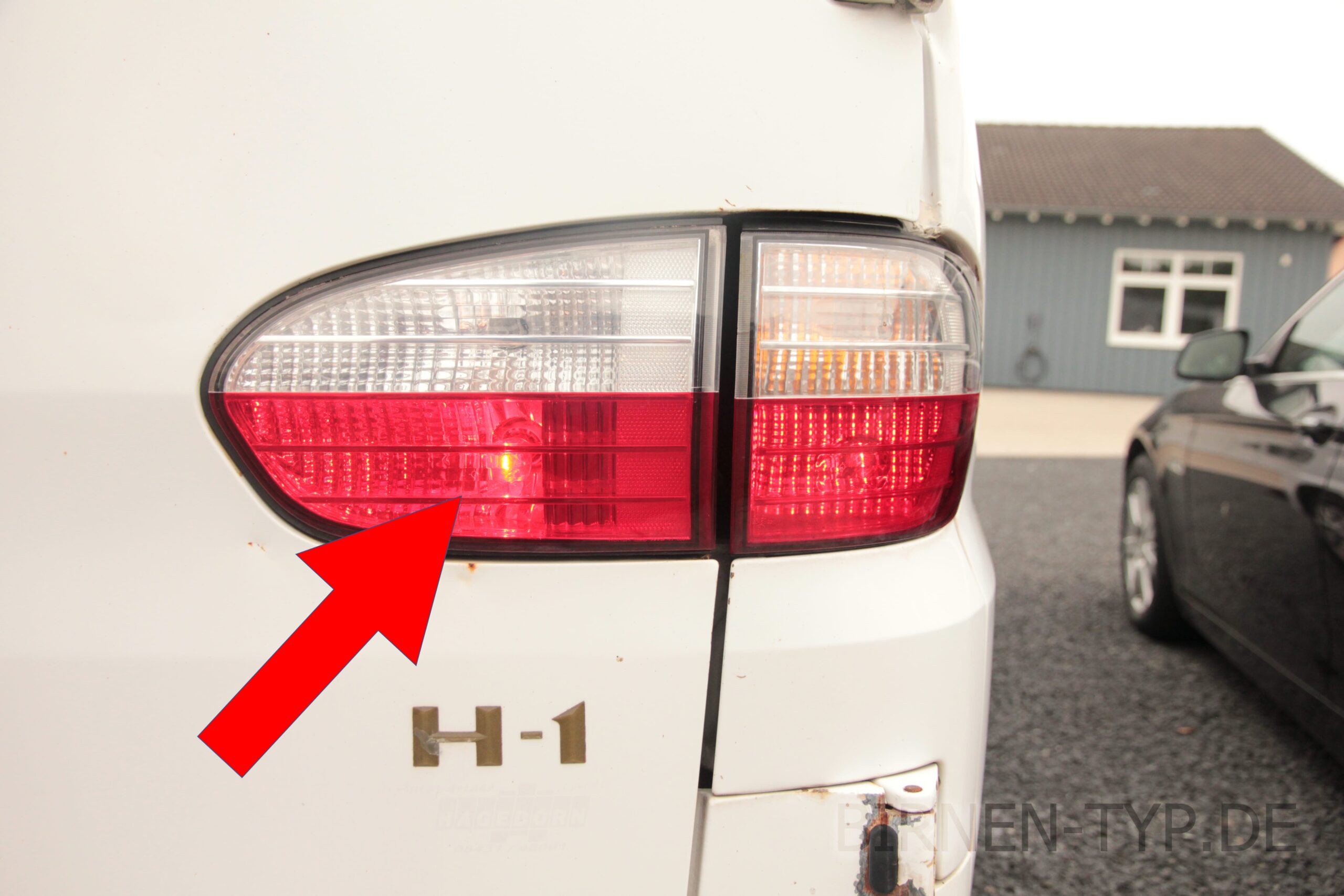 Nebelschlussleuchten-Birne hinten links oder rechts im Rücklicht des Hyundai H-1 Starex Libero 1 geht nicht Welche ist die korrekte Birne Bild 1 P21W