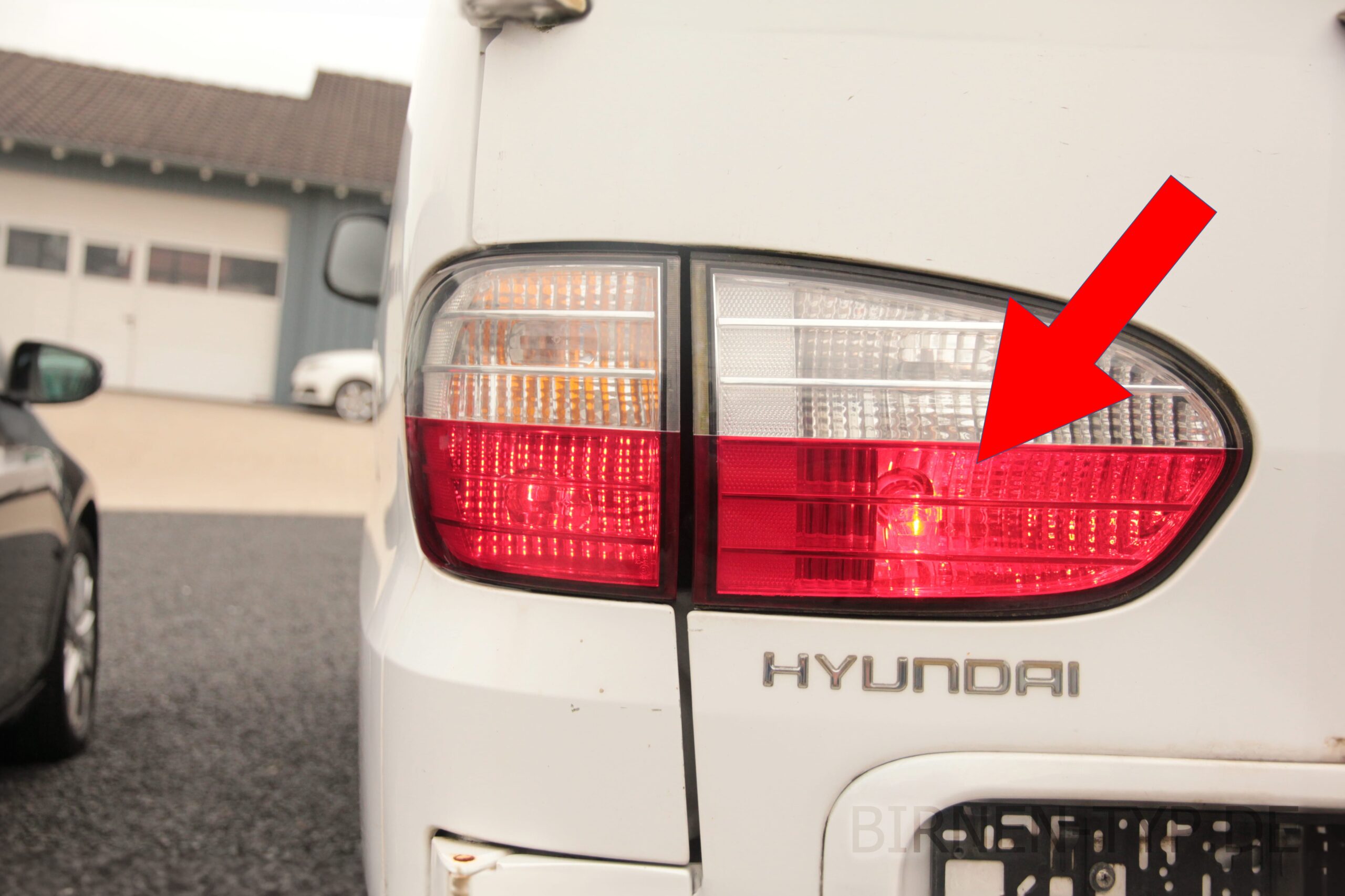 Nebelschlussleuchten-Birne hinten links oder rechts im Rücklicht des Hyundai H-1 Starex Libero 1 geht nicht Welche ist die korrekte Birne Bild 2 P21W