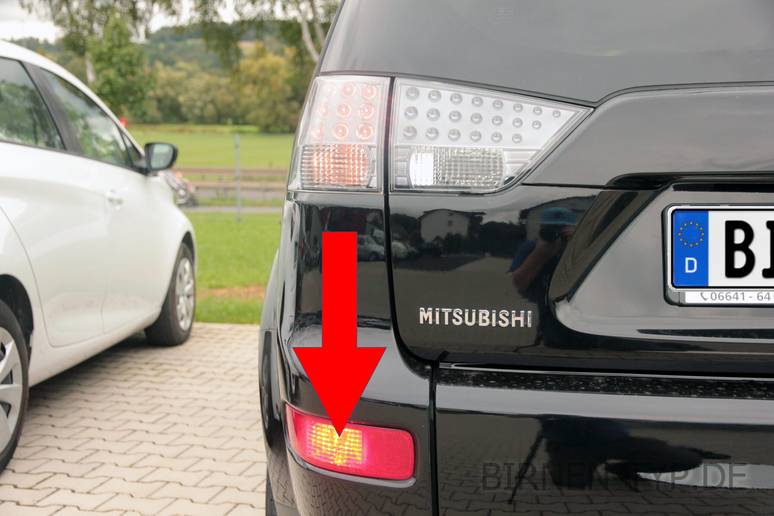 Nebelschlussleuchten-Birne hinten links oder rechts im Rücklicht des Mitsubishi Outlander 2 geht nicht Welche ist die korrekte Birne Bild 1 W21W