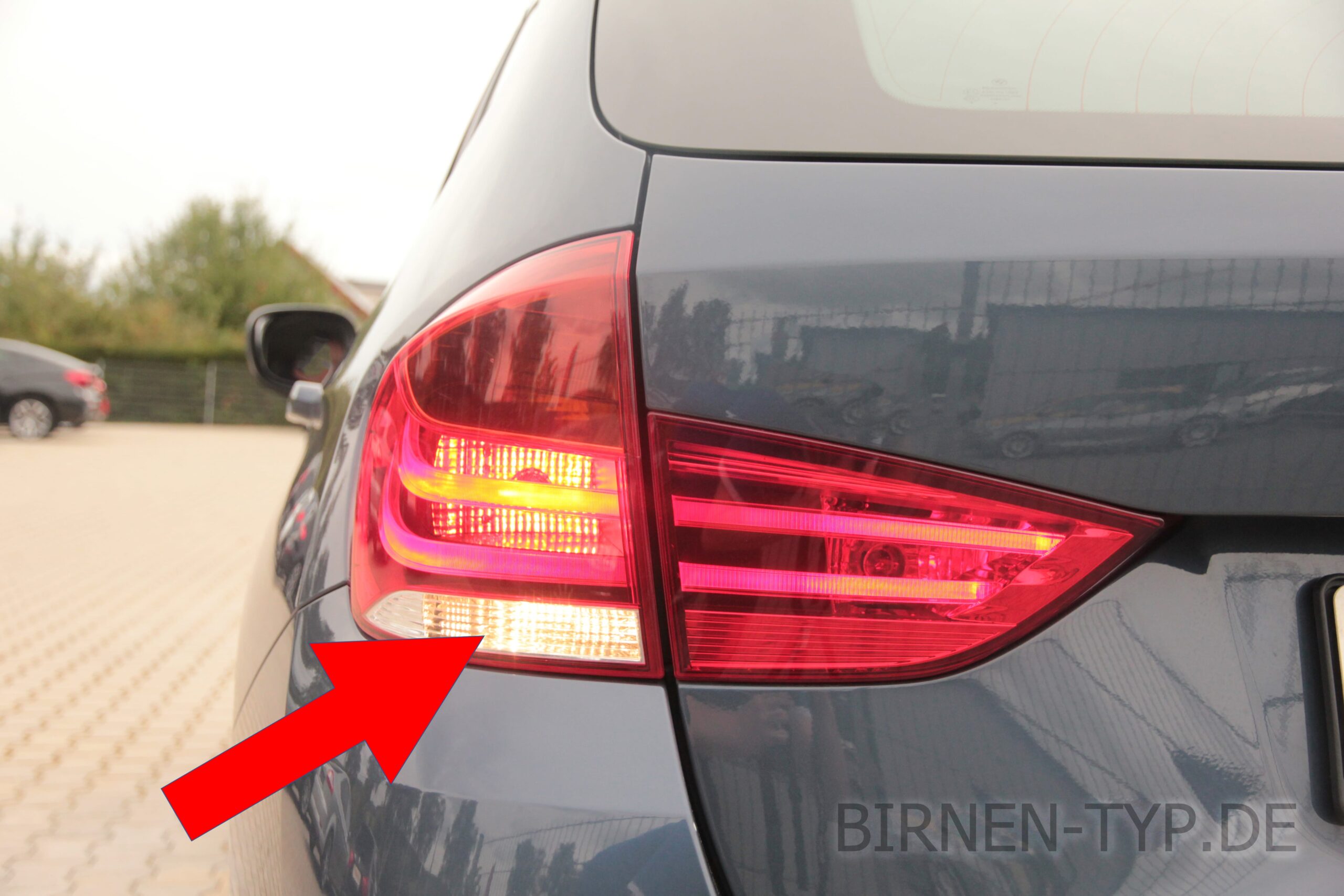 Rückfahr-Scheinwerfer-Birne hinten links oder rechts im Rücklicht des BMW X1 1 geht nicht Welche ist die korrekte Birne Bild 1 P21W