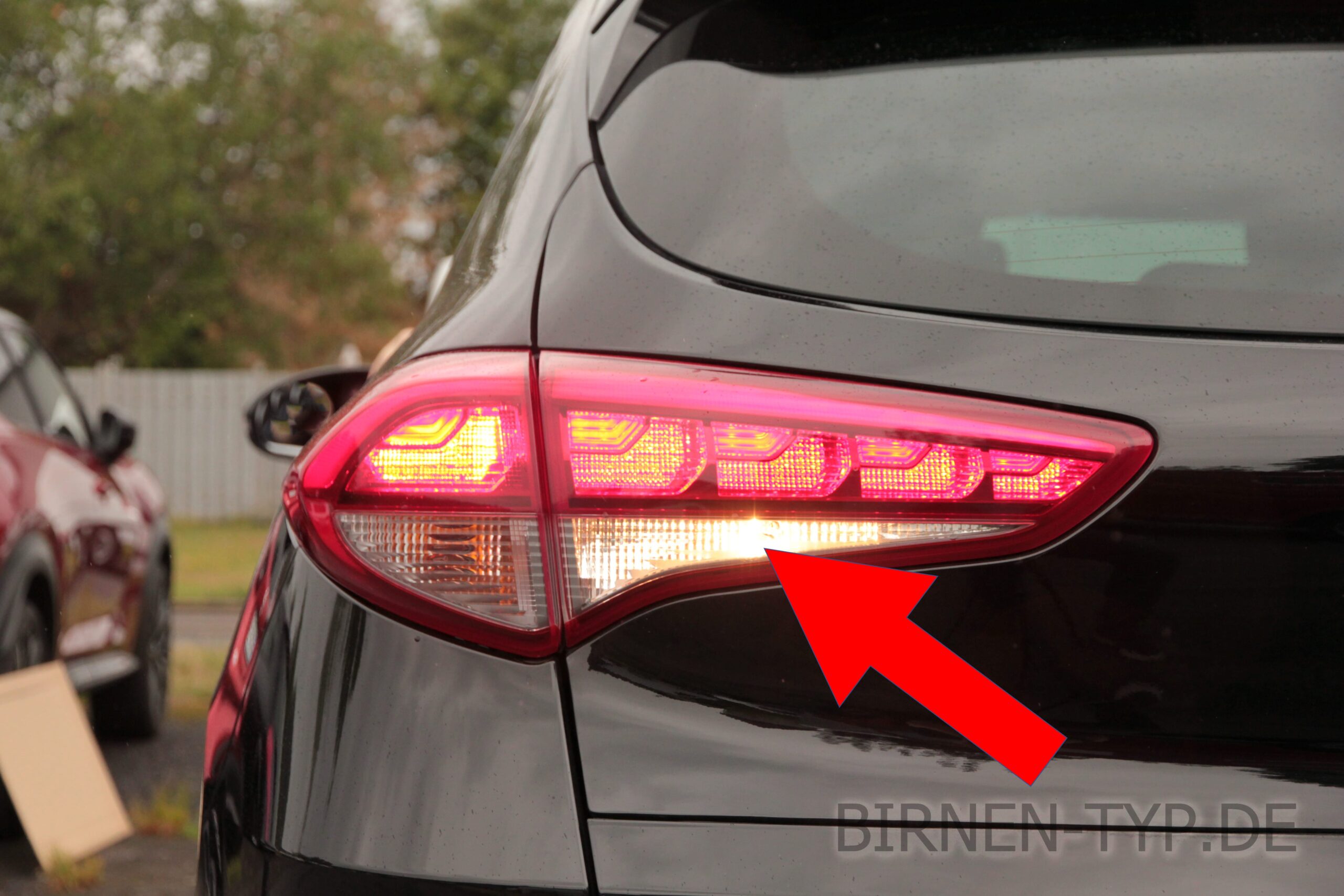 Rückfahr-Scheinwerfer-Birne hinten links oder rechts im Rücklicht des Hyundai Tucson 3 geht nicht Welche ist die korrekte Birne Bild 1 W16W