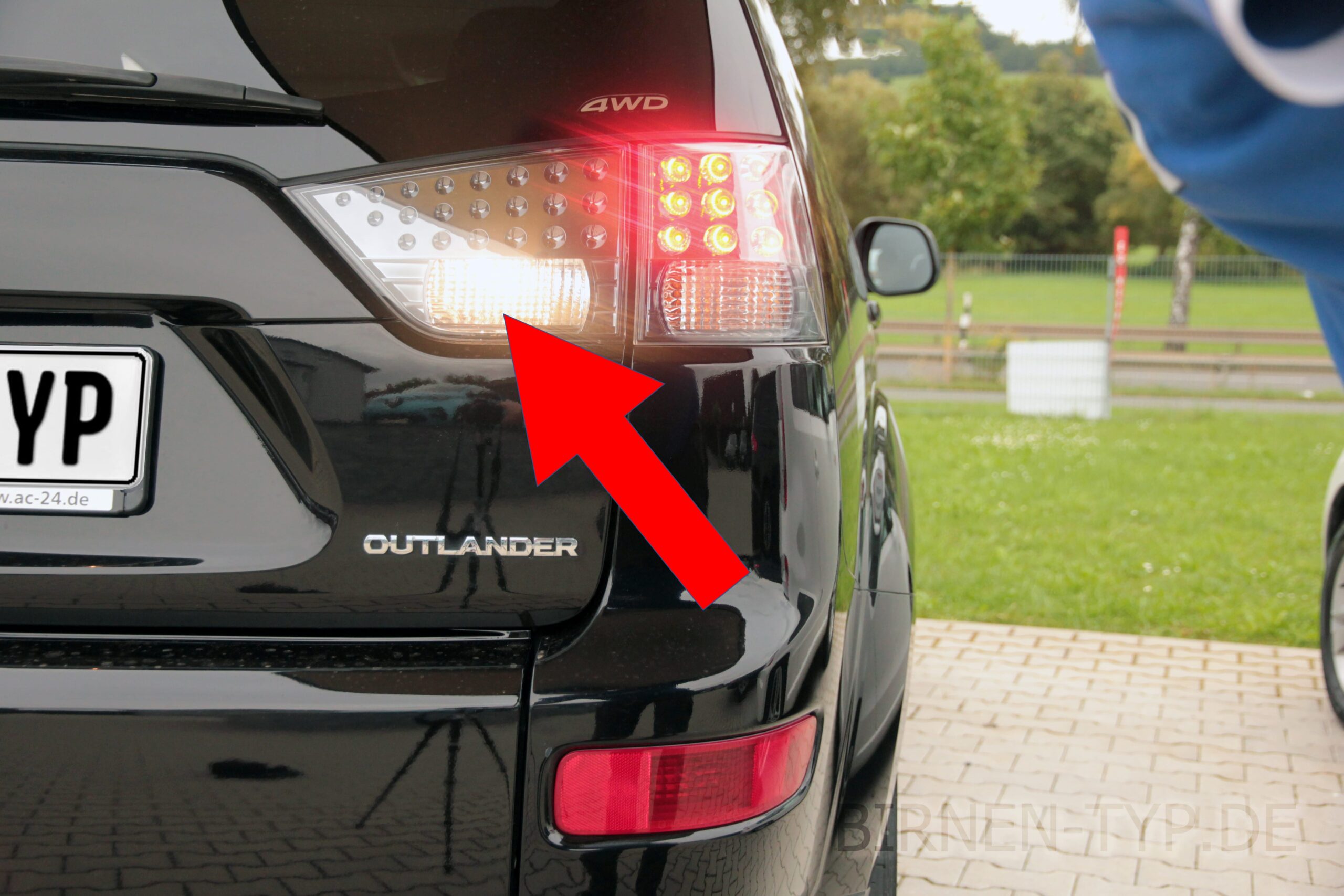 Rückfahr-Scheinwerfer-Birne hinten links oder rechts im Rücklicht des Mitsubishi Outlander 2 geht nicht Welche ist die korrekte Birne Bild 1 W21W