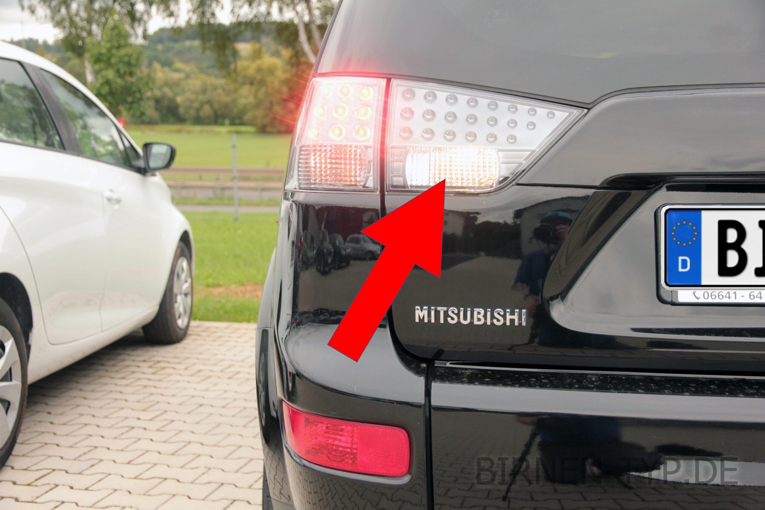 Rückfahr-Scheinwerfer-Birne hinten links oder rechts im Rücklicht des Mitsubishi Outlander 2 geht nicht Welche ist die korrekte Birne Bild 2 W21W