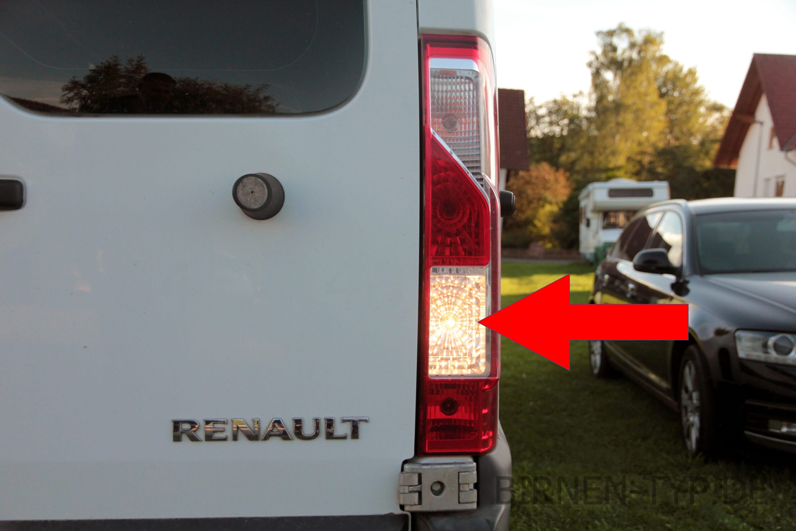 Rückfahr-Scheinwerfer-Birne hinten links oder rechts im Rücklicht des Renault Master 3 geht nicht Welche ist die korrekte Birne Bild 1 P21W