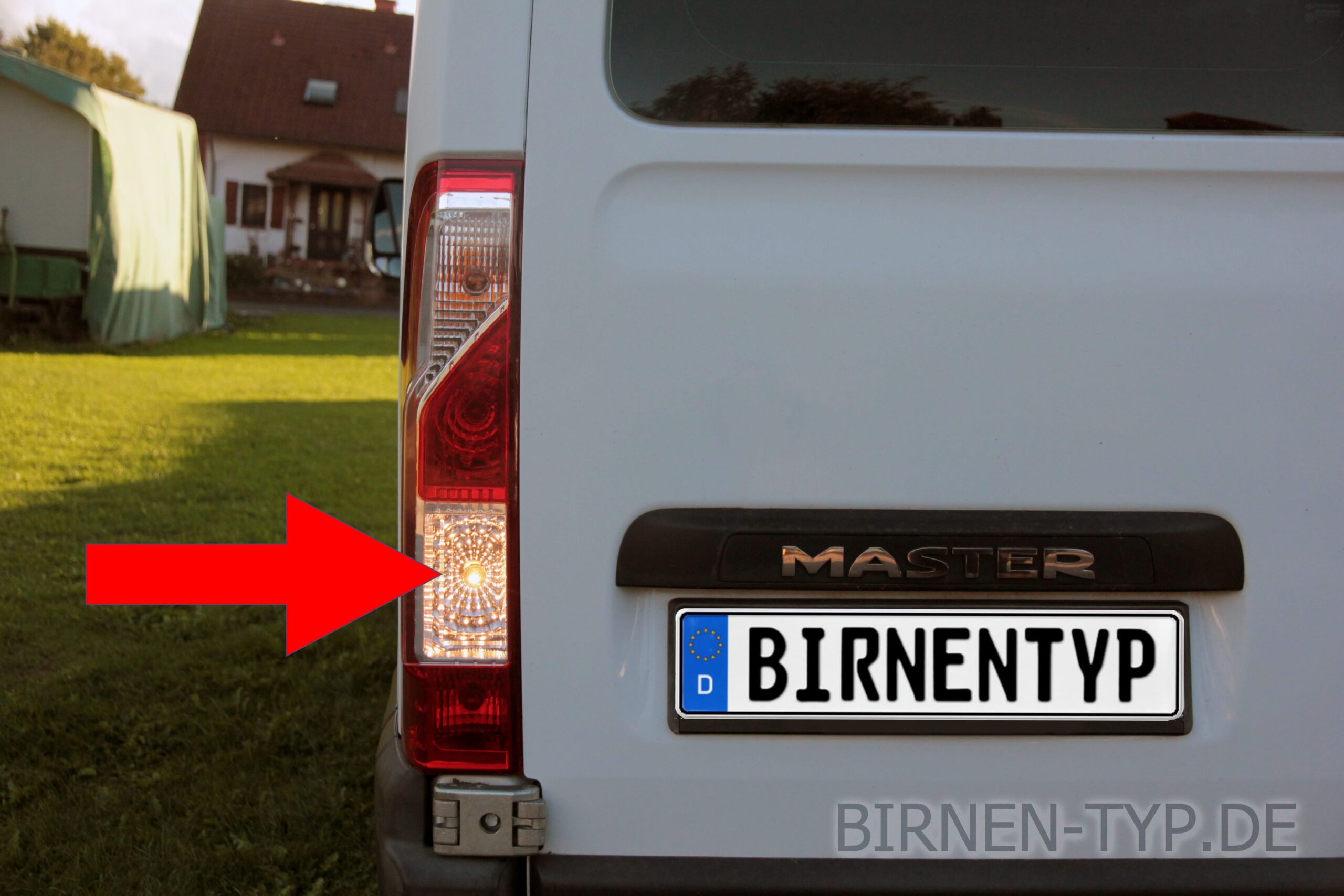 Rückfahr-Scheinwerfer-Birne hinten links oder rechts im Rücklicht des Renault Master 3 geht nicht Welche ist die korrekte Birne Bild 2 P21W