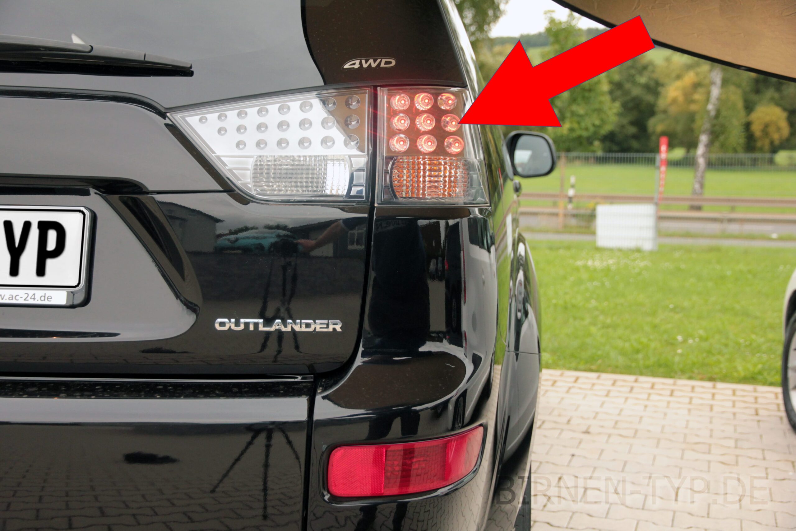 Rücklicht-Birne hinten links oder rechts im Rückleuchte des Mitsubishi Outlander 2 geht nicht Das ist die korrekte Birne LED Wackelkontakt