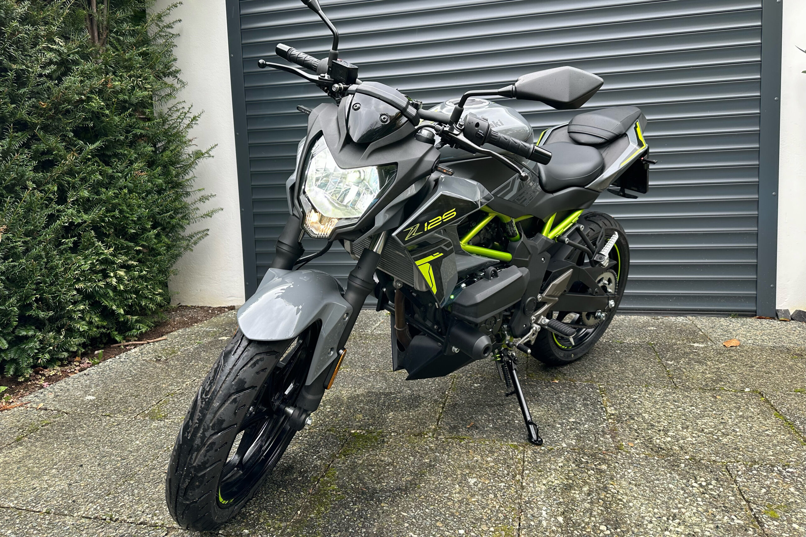 Seitenansicht der Kawasaki Z-125 (Typ BR125K, BR125L ) 2018 - heute schräg