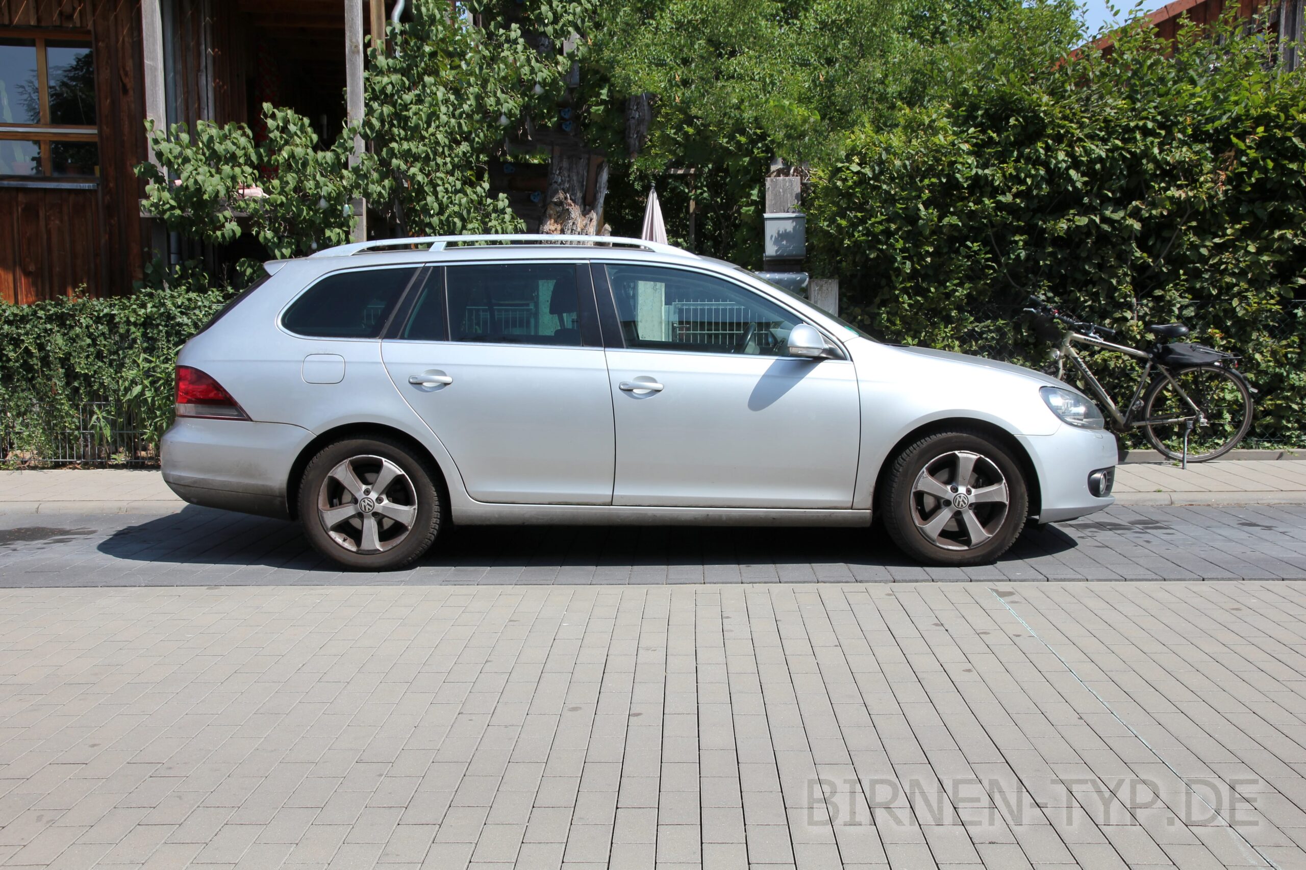 Seitenansicht des Volkswagen VW Golf 6 (2009 - 2014) links rechts Fahrerseite Beifahrerseite