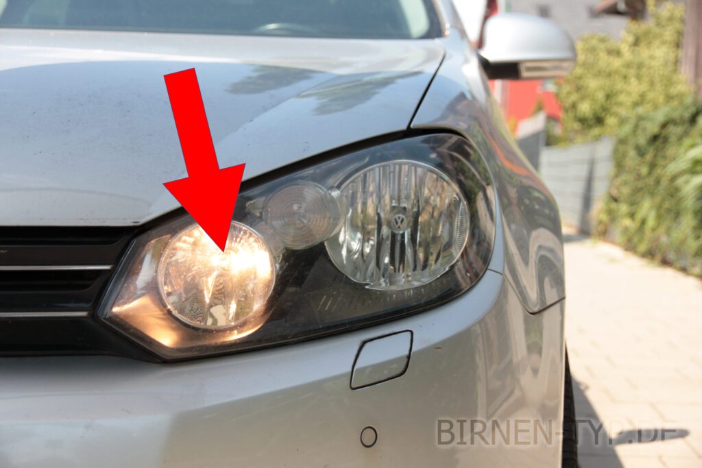 Tagfahrlicht-Birne für den Halogen-Front-Scheinwerfer des Volkswagen VW Golf 6 2009 2014 links bzw. rechts ist defekt Die korrekte H15 -Birne kaufen