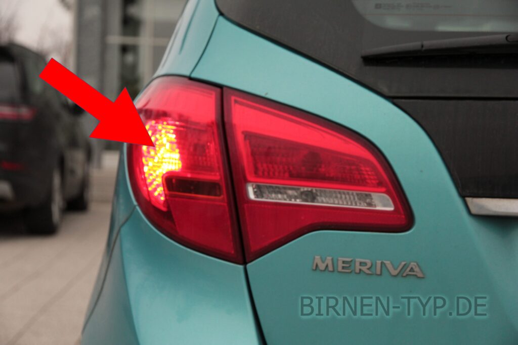 Bremslicht-Birne hinten links oder rechts im Rücklicht des Opel Meriva B geht nicht Dies ist die korrekte Birne und so wechselt man sie W16W