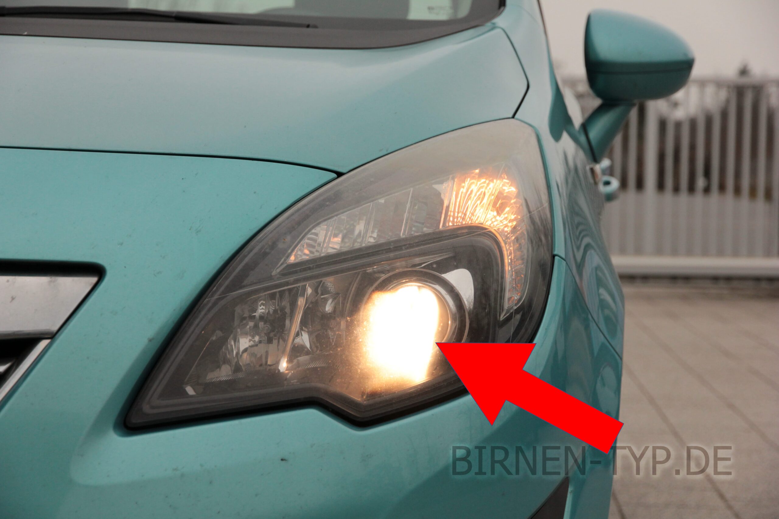 Die richtige Abblendlicht-Birne für den Kurvenlicht-Halogen-Front-Scheinwerfer des Opel Meriva B 2010 2017 links bzw. rechts kaufen und wechseln H7 od. HIR2