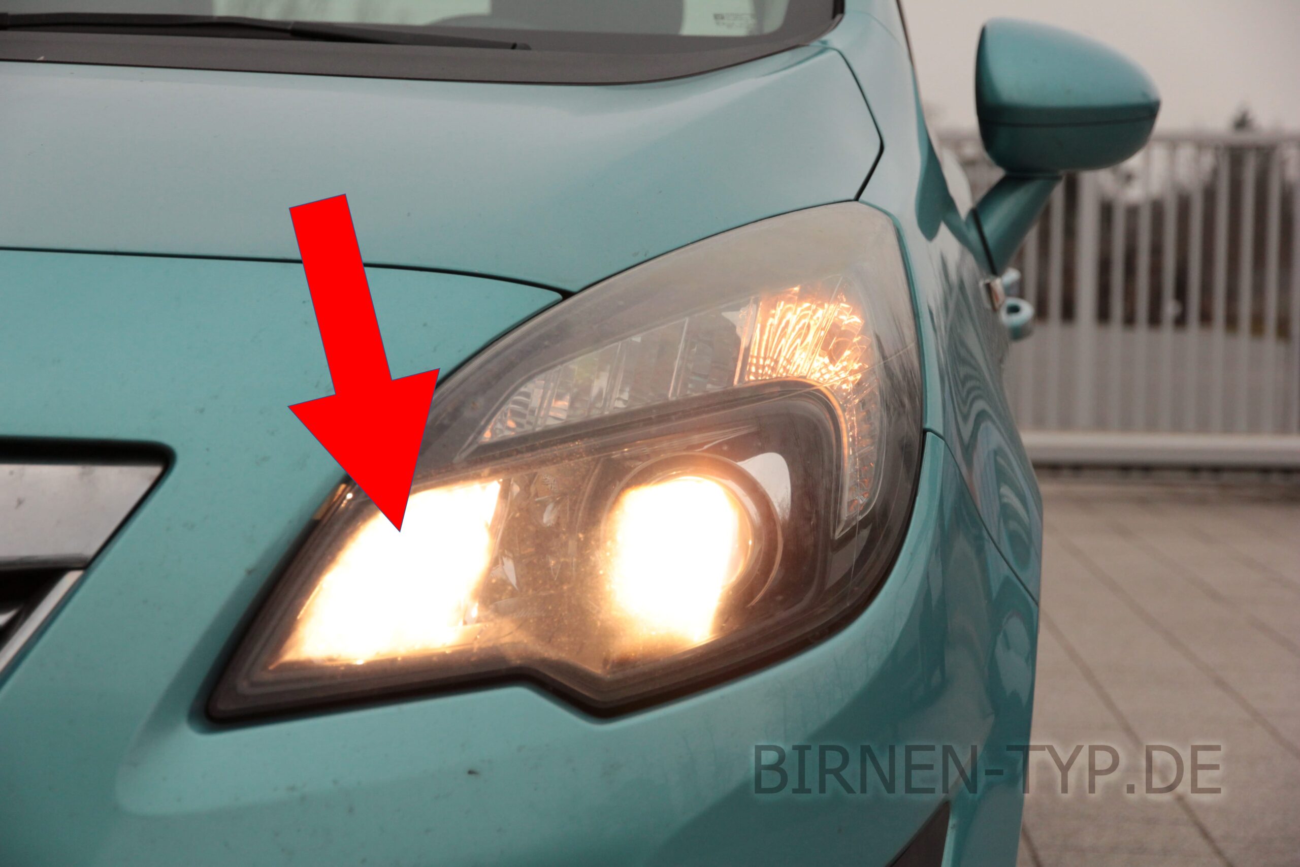 Fernlicht-Birne für den Kurvenlicht-Halogen-Front-Scheinwerfer des Opel Meriva B links bzw. rechts geht nicht Die richtige H1 od. HIR2-Birne kaufen