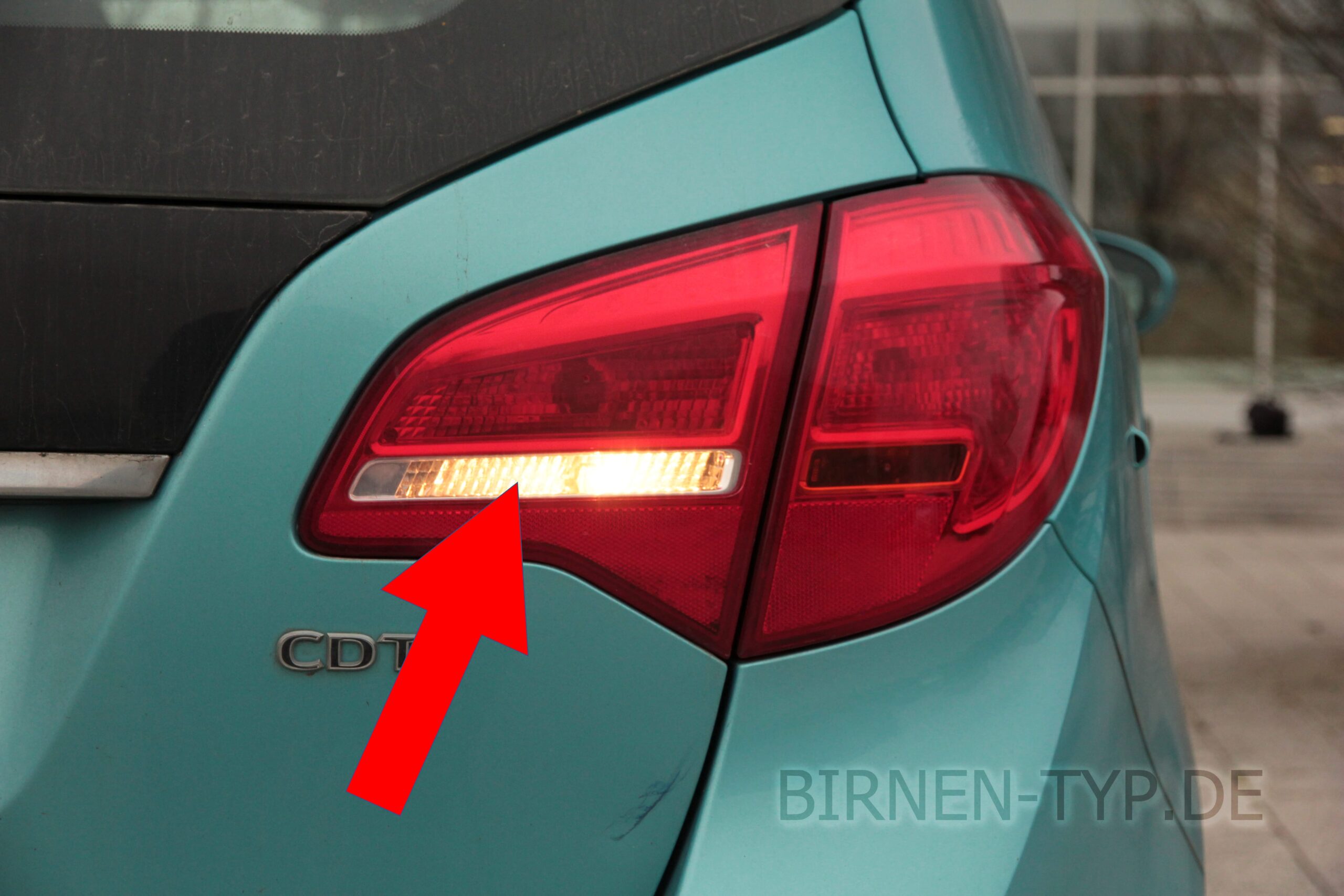 Rückfahr-Scheinwerfer-Birne hinten links oder rechts im Rücklicht des Opel Meriva B geht nicht Welche ist die korrekte Birne Bild 2 W16W