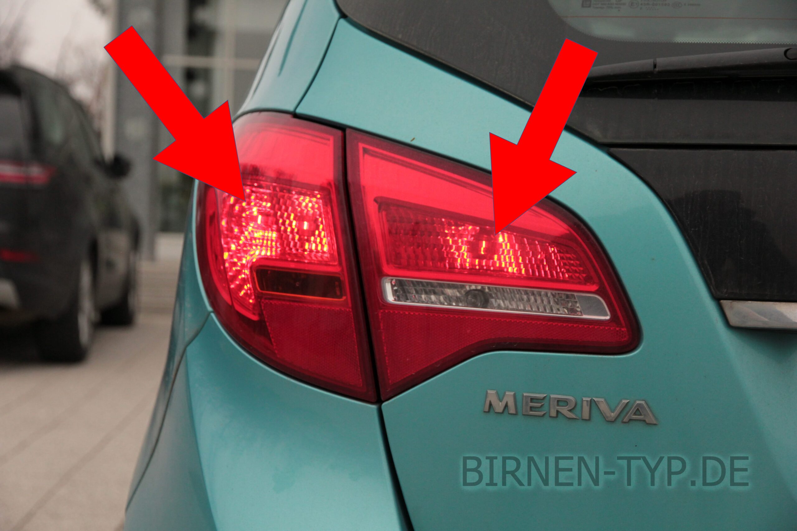 Rücklicht-Birne hinten links oder rechts im Rückleuchte des Opel Meriva B geht nicht Das ist die korrekte Birne W16W od. P21:4W Wackelkontakt