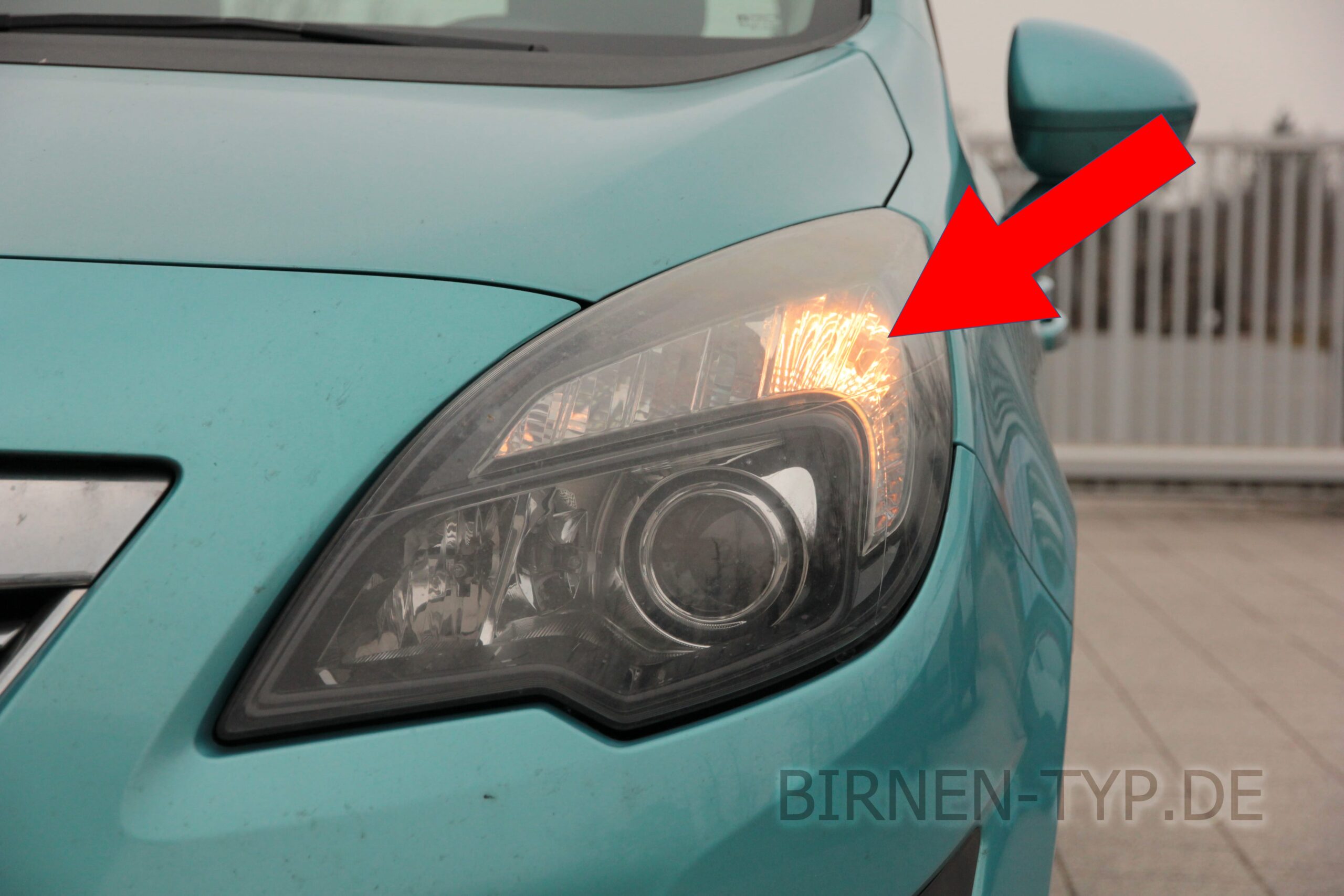 Standlicht-Birne für den Kurvenlicht-Halogen-Front-Scheinwerfer des Opel Meriva B 2010 2017 links bzw. rechts ist defekt Die korrekte W21:5W od. LED-Birne wechseln