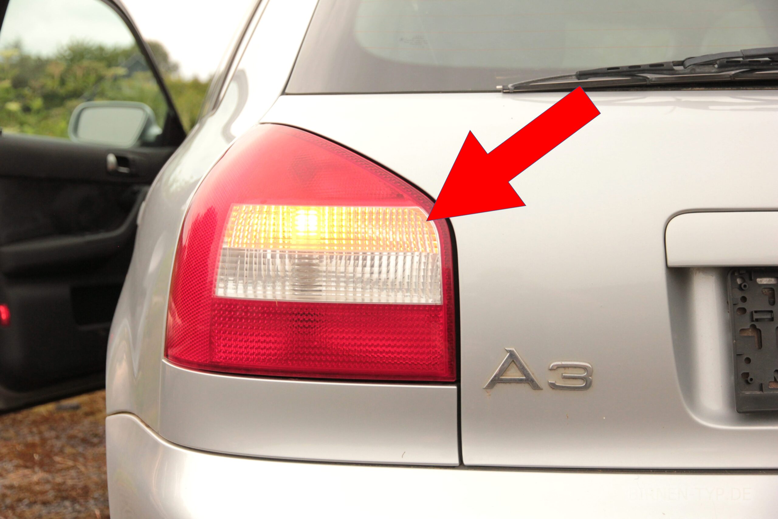 Die richtige Blinker hinten-Birne für den gelbe Glühlampe-Scheinwerfer des Audi A3 1 1996 2006 links bzw. rechts kaufen und wechseln