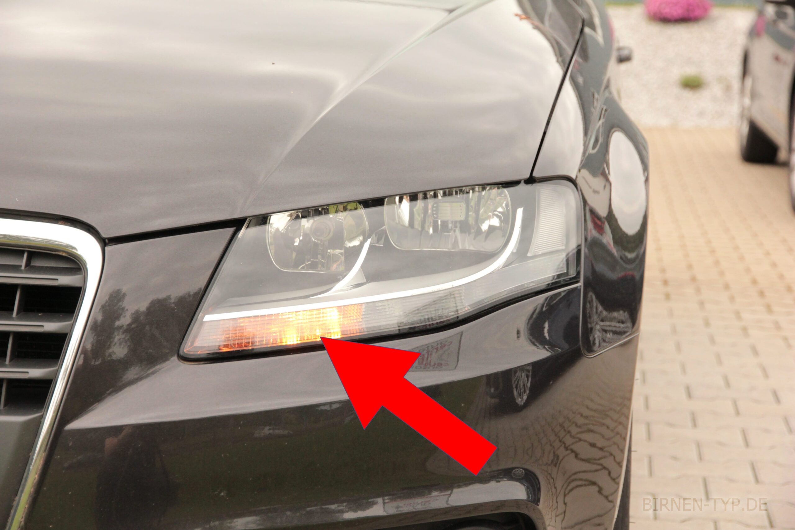 Die richtige Blinker vorne-Birne für den gelbe Glühlampe-Scheinwerfer des Audi A4 3 2004 2008 links bzw. rechts kaufen und wechseln