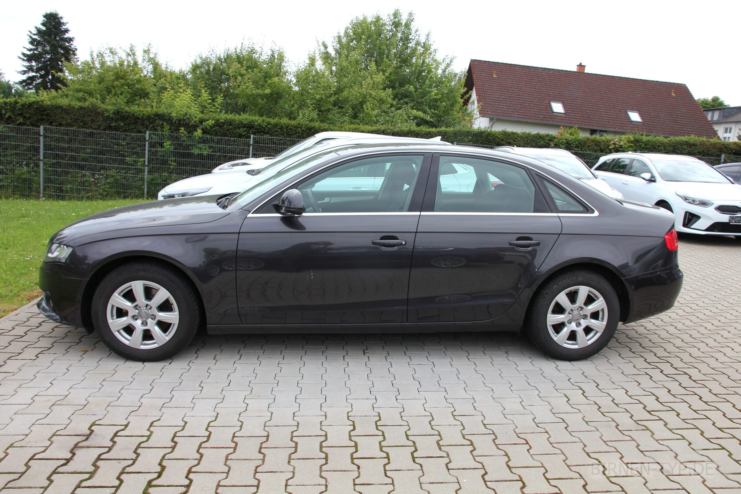 Seitenansicht des Audi A4 3 (2004 - 2008) links rechts Fahrerseite Beifahrerseite